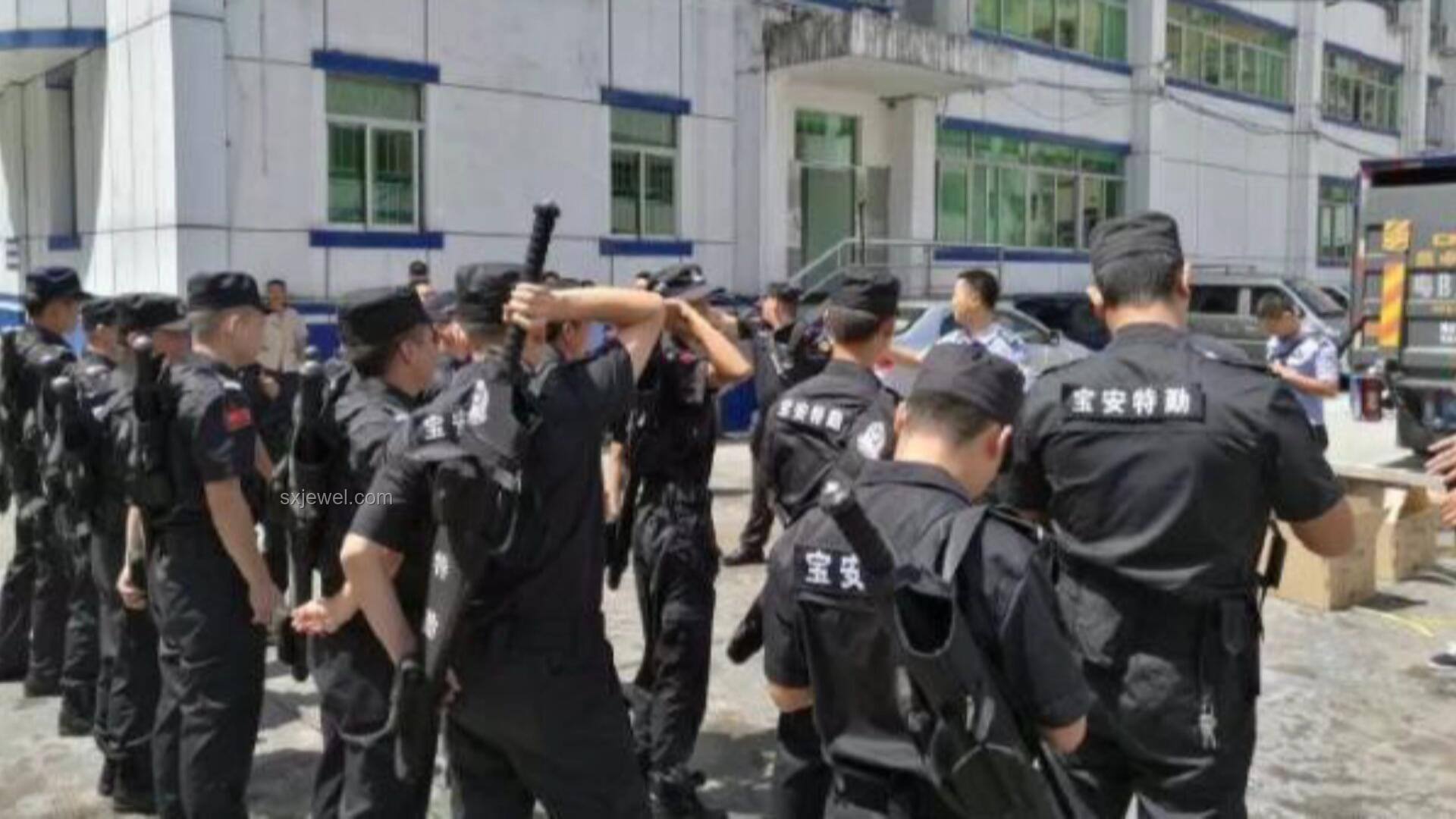宵禁期间洛杉矶警方大规模抓捕问题解决方案